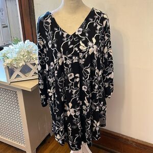 ellos navy blue white V neck floral tunic Size M EUC